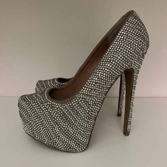 Steve Madden Dyvinal Pewter Pumps - Picture 3 of 7